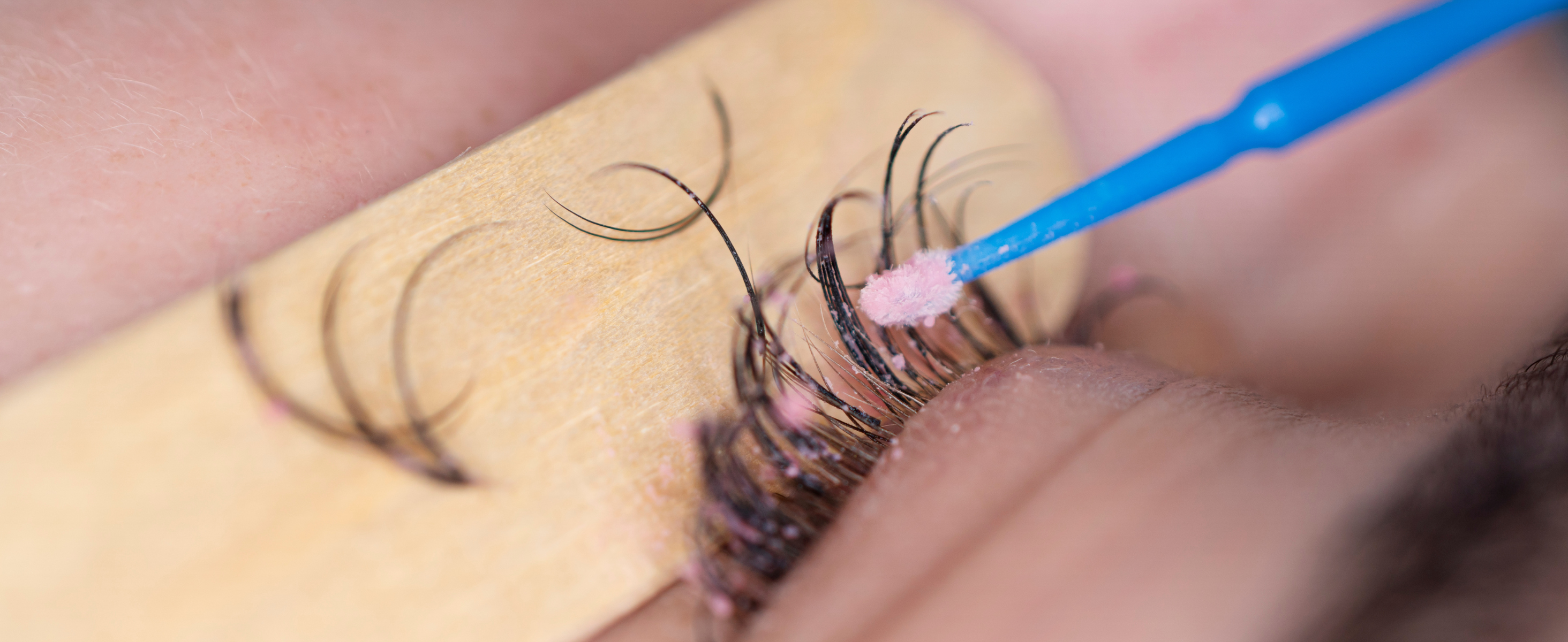 5 Common Mistakes People Make When Removing Eyelash Extensions